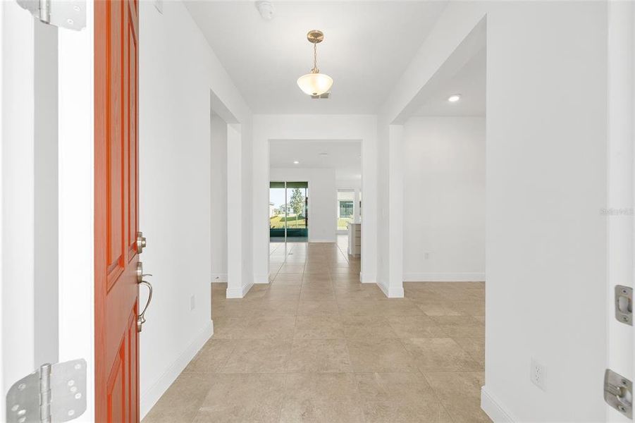 Spacious, unfurnished interior of a new home in , Ocala (Image 12).