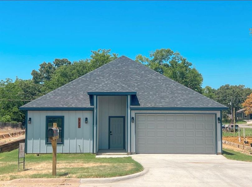 View of front of house featuring a front lawn