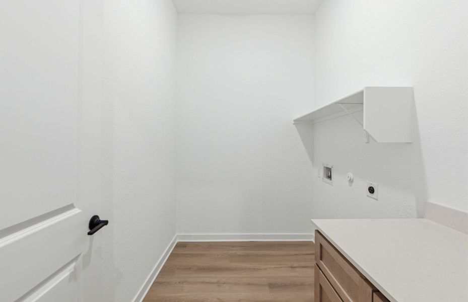 Spacious, unfurnished interior of a new home in 6 Creeks, Kyle (Image 16).