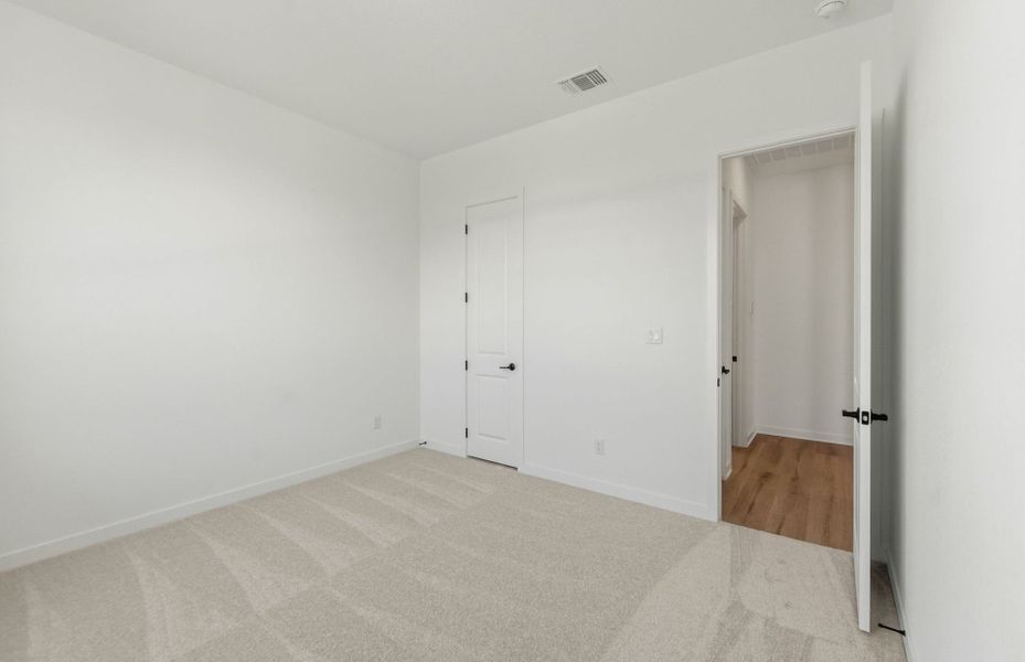 Spacious, unfurnished interior of a new home in 6 Creeks, Kyle (Image 31).