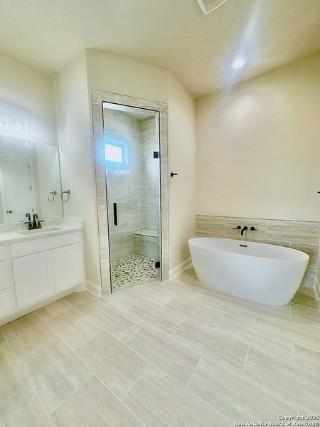 Furnished interior view inside a new home in , La Vernia (Image 16). Furnished interior view inside a new home in , La Vernia (Image 16).