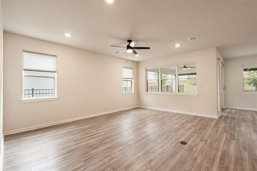 Spacious, unfurnished interior of a new home in Willow Ridge, Montverde (Image 28).