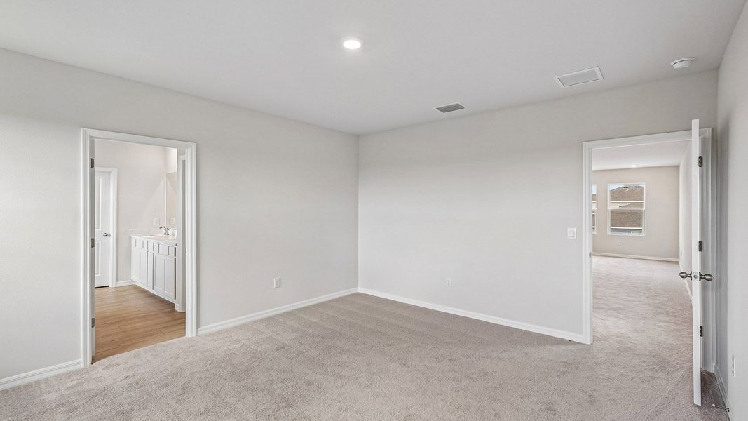 Representative unfurnished interior of a home built from the Hemingway by D.R. Horton in Silverstone North, Palmetto (Image 20).