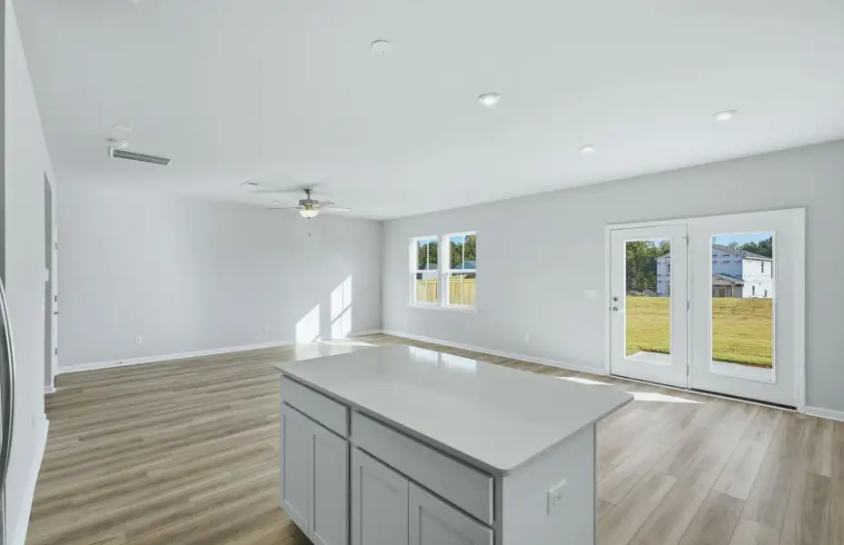 Spacious, unfurnished interior of a new home in Crestview, Spartanburg (Image 12).