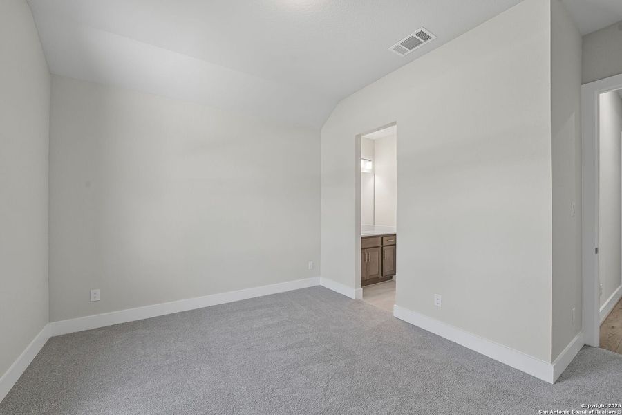 Spacious, unfurnished interior of a new home in Arbors at Fair Oaks, Fair Oaks Ranch (Image 31).