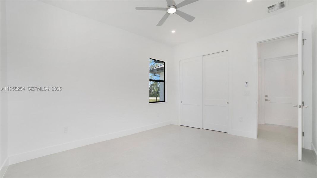 Spacious, unfurnished interior of a new home in , Naples (Image 43).
