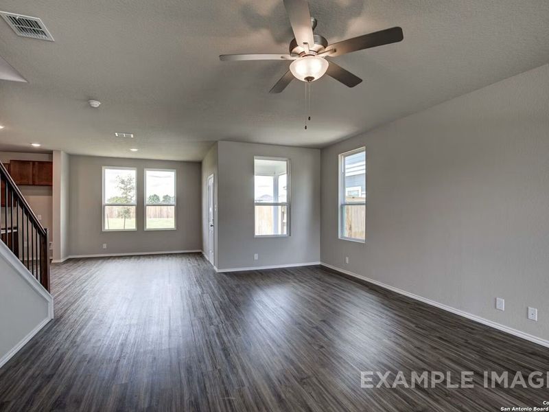 Spacious, unfurnished interior of a new home in Comanche Ridge, San Antonio (Image 11).