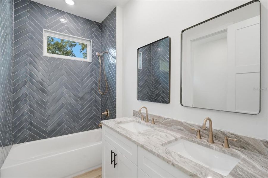 Furnished interior view inside a new home in , Orlando (Image 37).