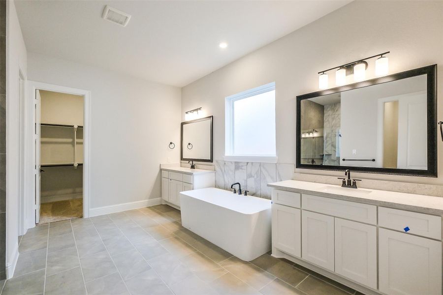 Furnished interior view inside a new home in Evergreen 70', Conroe (Image 8). Furnished interior view inside a new home in Evergreen 70', Conroe (Image 8).