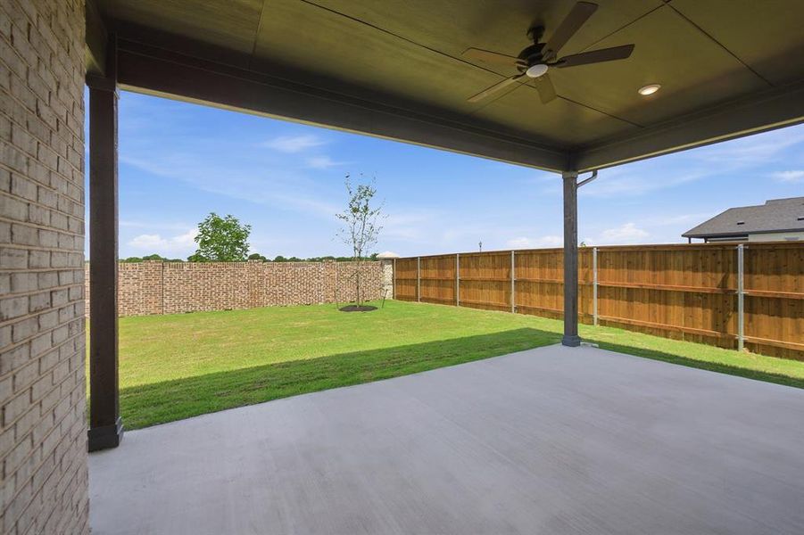 Covered patio with concrete flooring