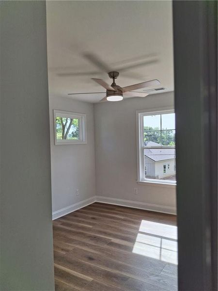 Spacious, unfurnished interior of a new home in , Gainesville (Image 11).