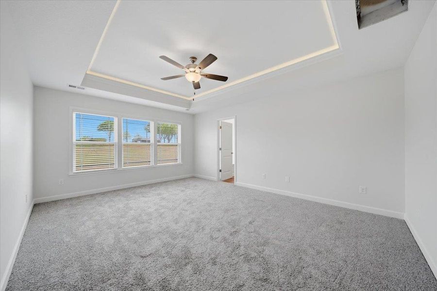 Spacious, unfurnished interior of a new home in Bent Tree, Gaffney (Image 23).