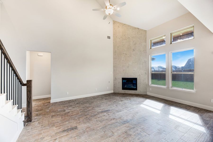 Representative unfurnished interior of a home built from the Nueces by UnionMain Homes in Lake Breeze, Lavon (Image 24).