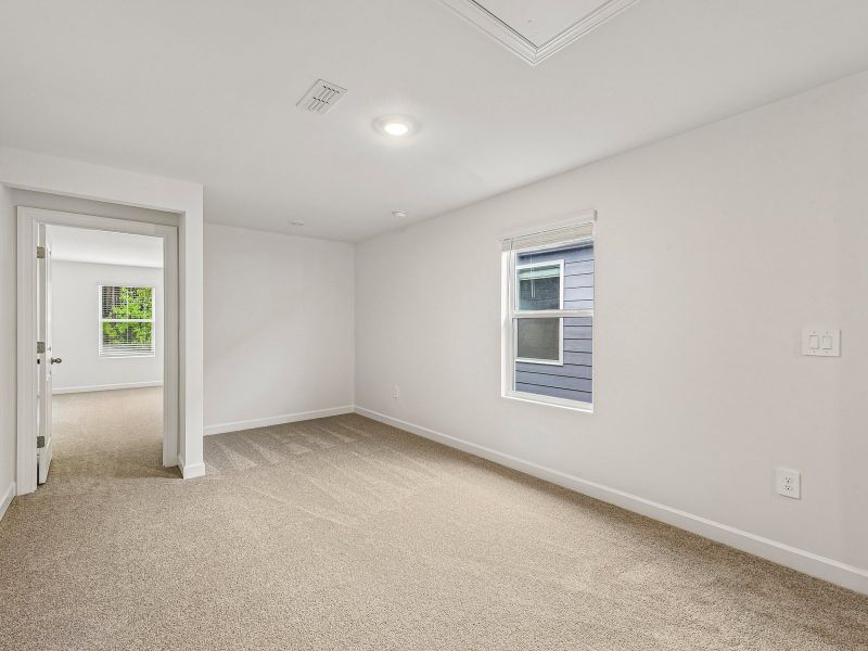 Spacious, unfurnished interior of a new home in Nolen Farm, Gastonia (Image 14).