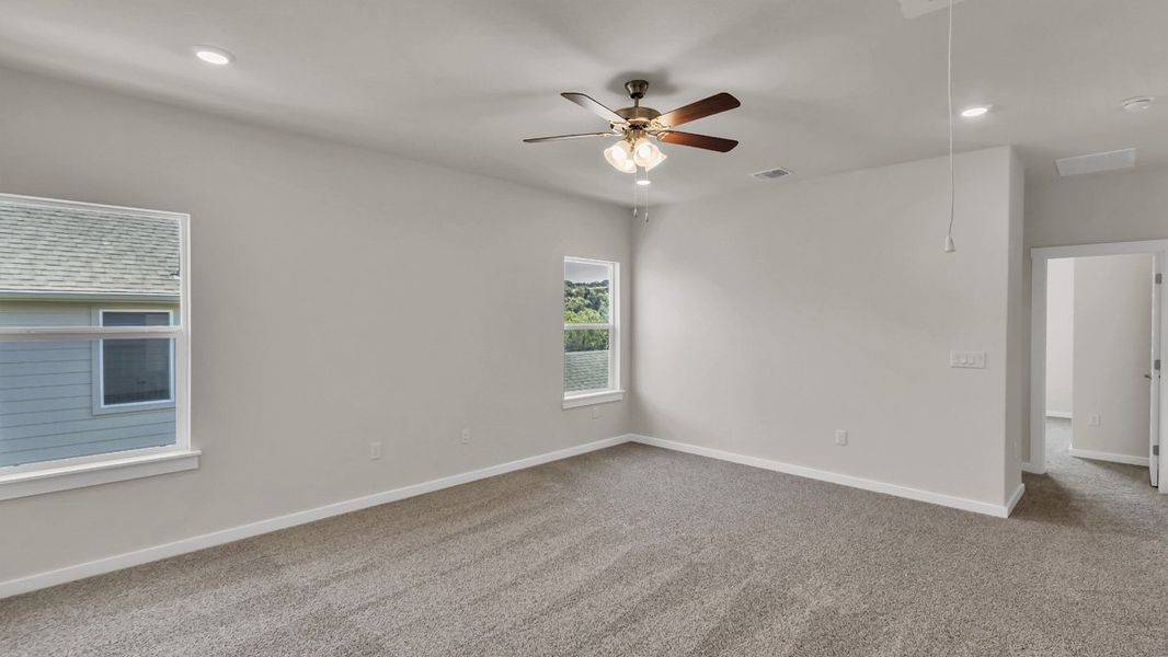Spacious, unfurnished interior of a new home in Rosenbusch Ranch, Leander (Image 21).