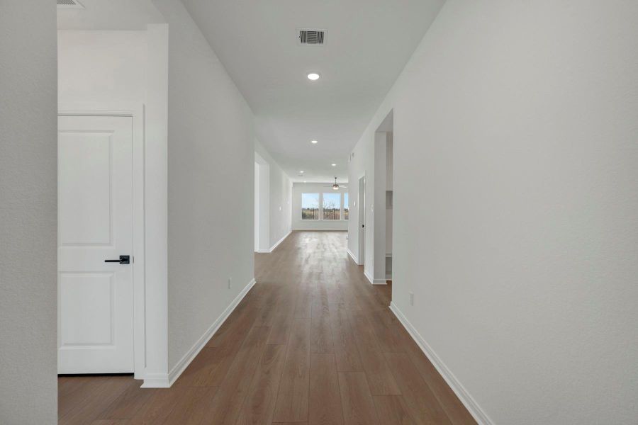 Spacious, unfurnished interior of a new home in The Grand Prairie 50’, Hockley (Image 38).