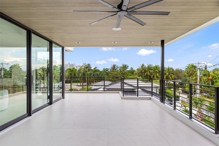 3rd floor sky lounge / balcony