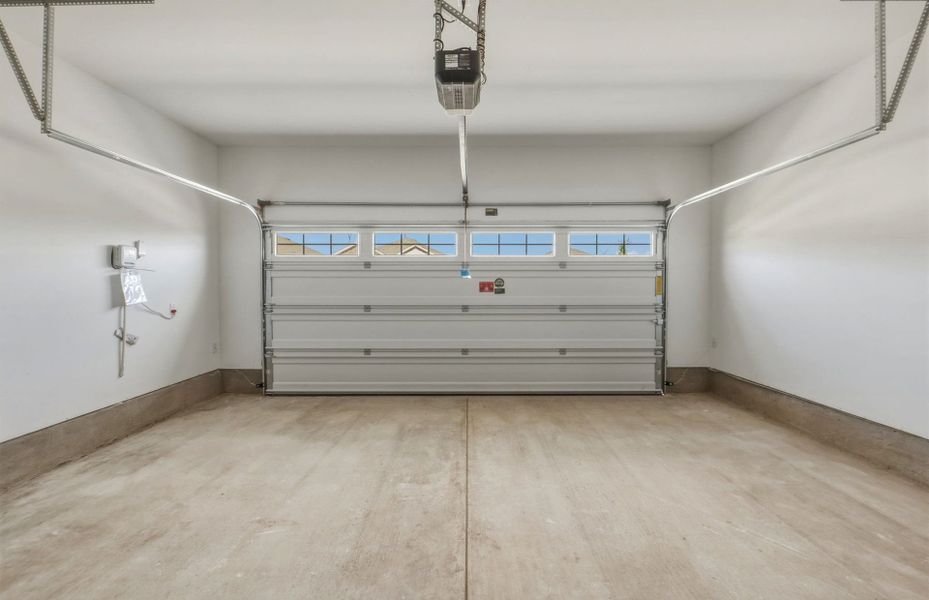 Spacious, unfurnished interior of a new home in Sun City Texas, Georgetown (Image 17).