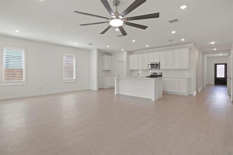 Spacious, unfurnished interior of a new home in Shaded Tree, McKinney (Image 23). Spacious, unfurnished interior of a new home in Shaded Tree, McKinney (Image 23).