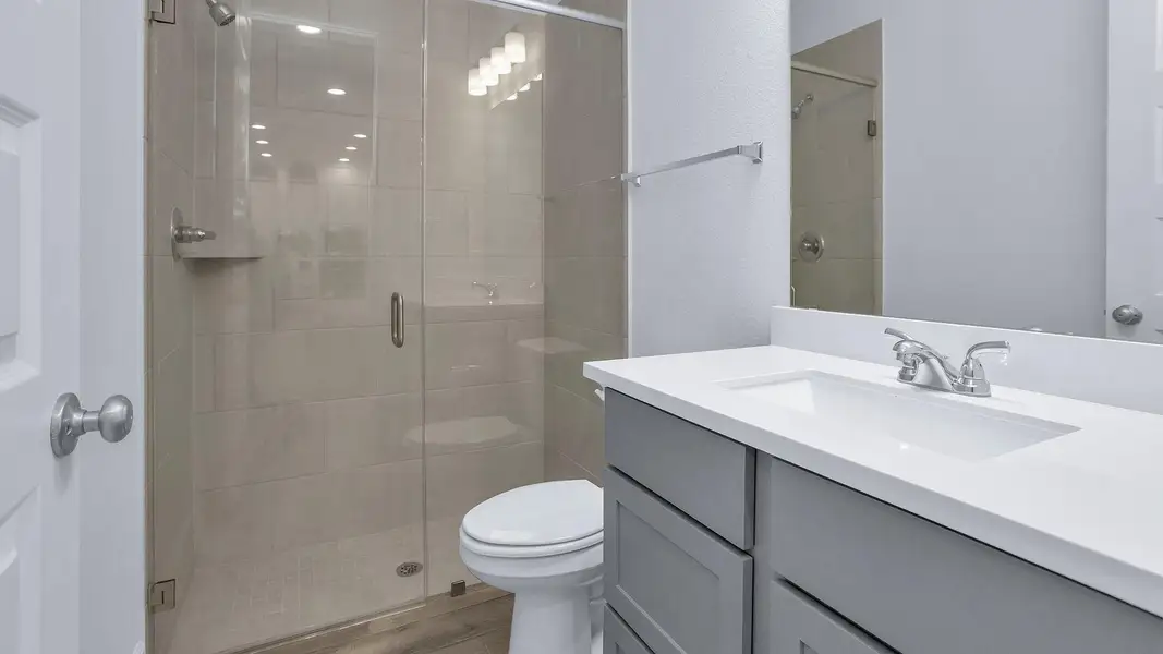 Furnished interior view inside a new home in The Highlands 45', Porter (Image 6).