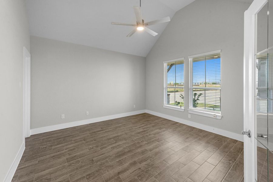 Spacious, unfurnished interior of a new home in Morton Creek Ranch, Katy (Image 26).