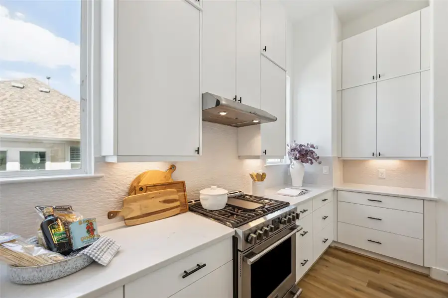 double stacked cabinets in your beautiful large kitchen. Soft close cabinets with stainless steel appliances. Oven is a regular oven and a convection oven. double stacked cabinets in your beautiful large kitchen. Soft close cabinets with stainless steel appliances. Oven is a regular oven and a convection oven.