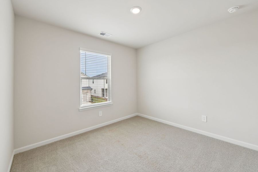Spacious, unfurnished interior of a new home in Hawthorne Station, College Park (Image 15).