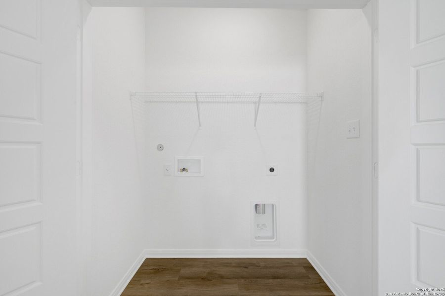 Spacious, unfurnished interior of a new home in Winding Brook, San Antonio (Image 29).