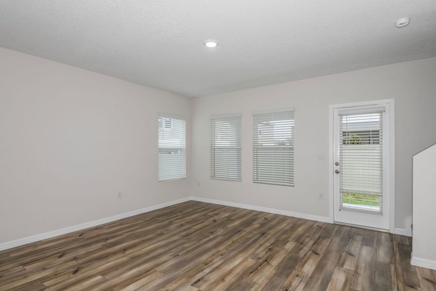 Spacious, unfurnished interior of a new home in Pasadena Woods, Dade City (Image 14).