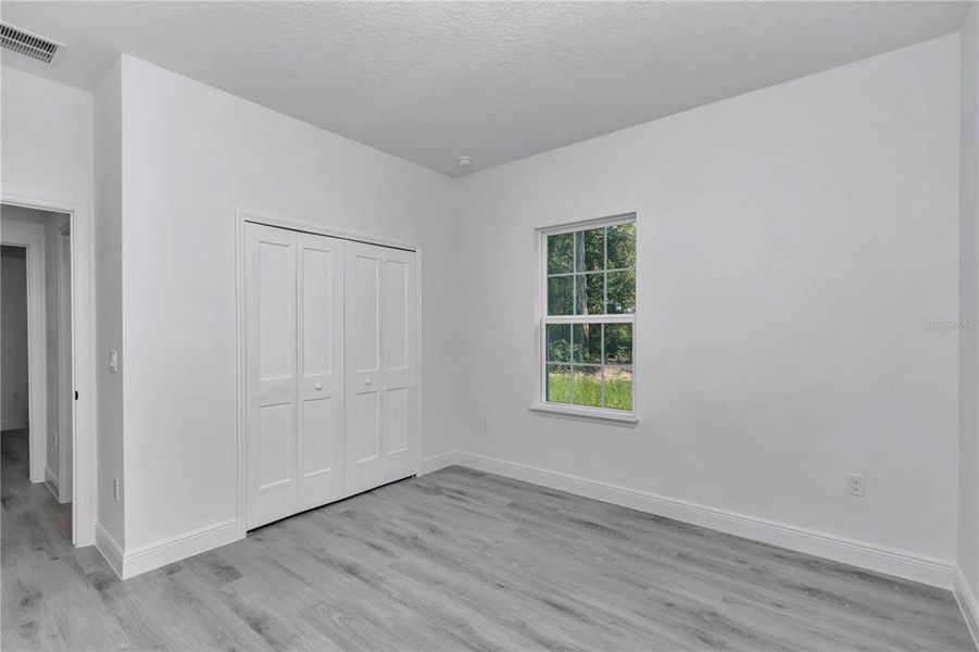 Spacious, unfurnished interior of a new home in , Citrus Springs (Image 10).