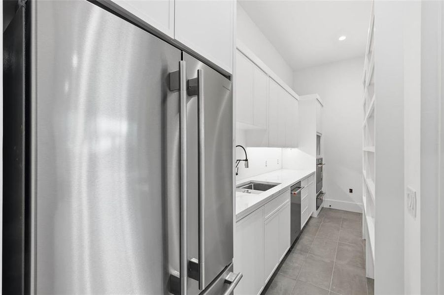 Furnished interior view inside a new home in , Dallas (Image 12).