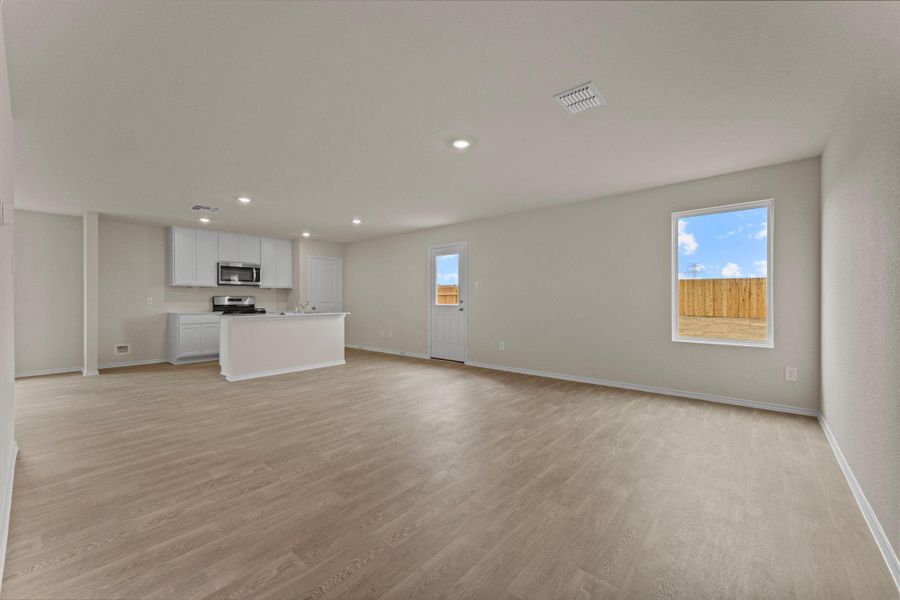 Spacious, unfurnished interior of a new home in Bollinger, Maxwell (Image 11).