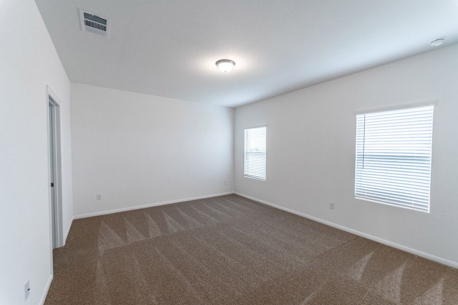Spacious, unfurnished interior of a new home in Briarwood, Elgin (Image 13).