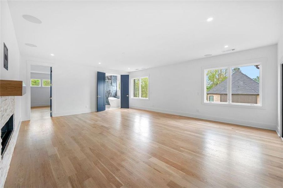Spacious, unfurnished interior of a new home in Timber Rock Manor, Cumming (Image 27).