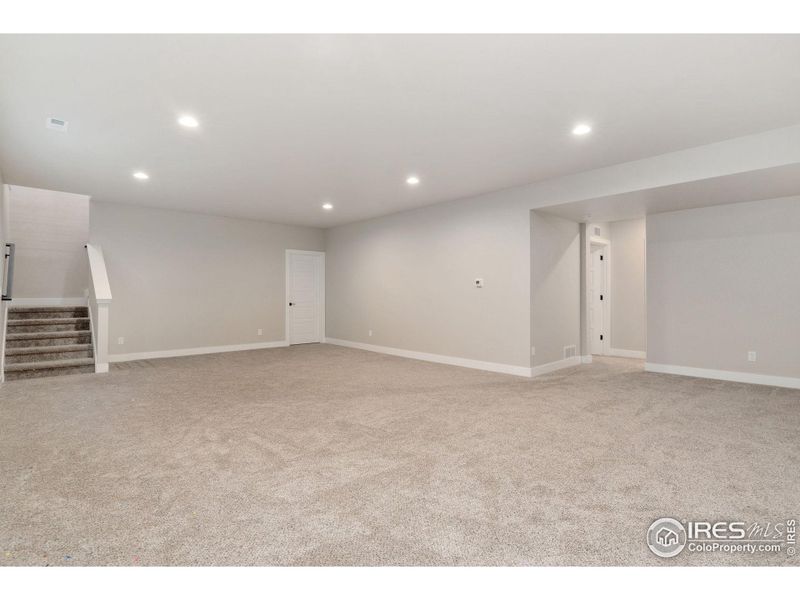 Spacious, unfurnished interior of a new home in , Timnath (Image 34).