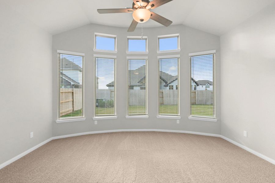 Spacious, unfurnished interior of a new home in Valencia 60', Manvel (Image 19).