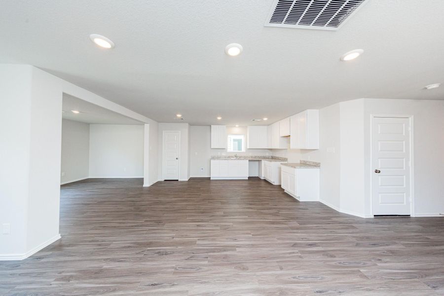 Spacious, unfurnished interior of a new home in Townsend Reserve, Splendora (Image 11).