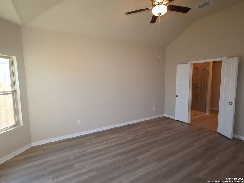 Spacious, unfurnished interior of a new home in Winding Brook, San Antonio (Image 26).