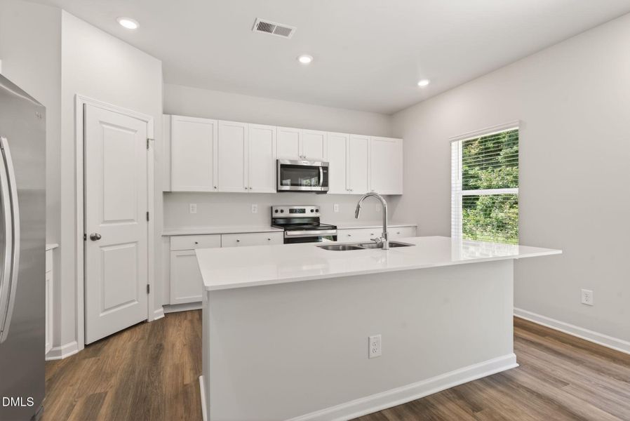 12-web-or-mls-DSC02592 12-web-or-mls-DSC02592