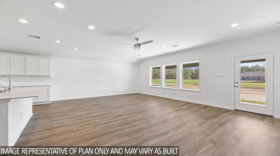 Spacious, unfurnished interior of a new home in Williams Reserve East, Conroe (Image 5).