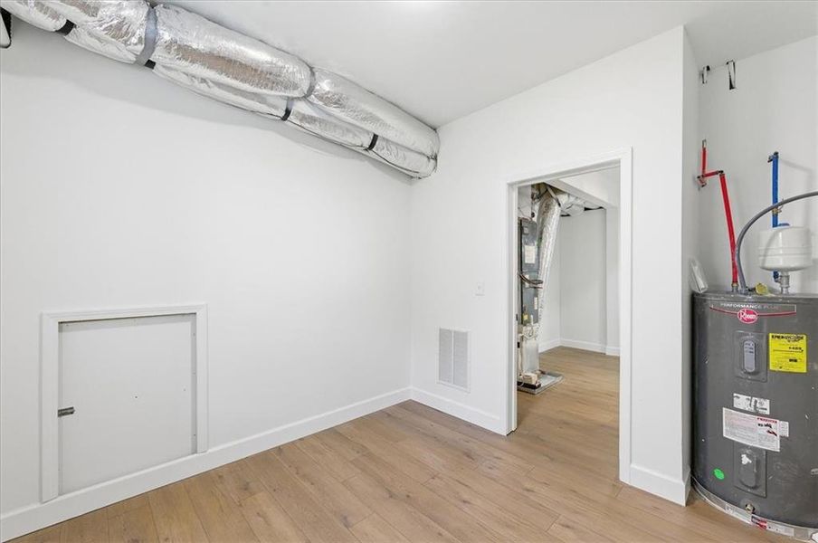 Spacious, unfurnished interior of a new home in , Atlanta (Image 32).