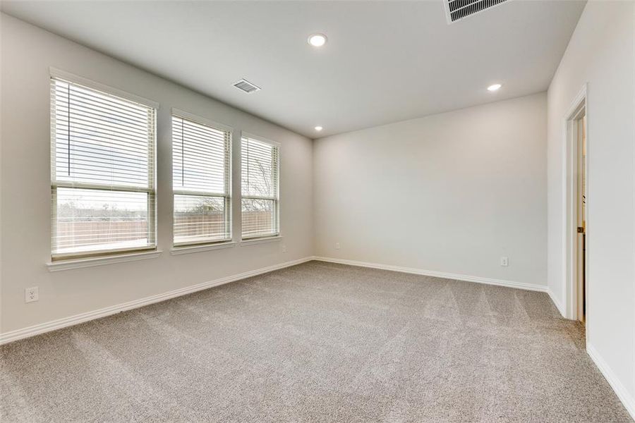 Spacious, unfurnished interior of a new home in Walden Pond, Forney (Image 32).