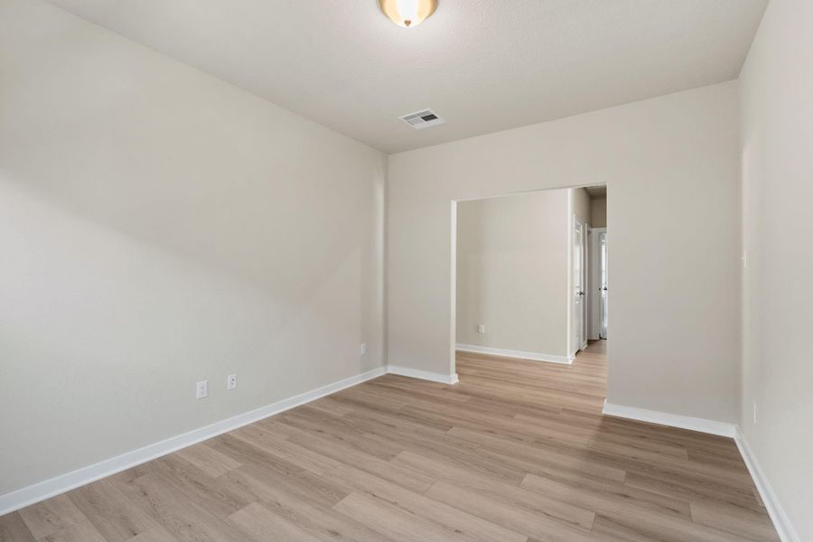 Spacious, unfurnished interior of a new home in , Conroe (Image 22).