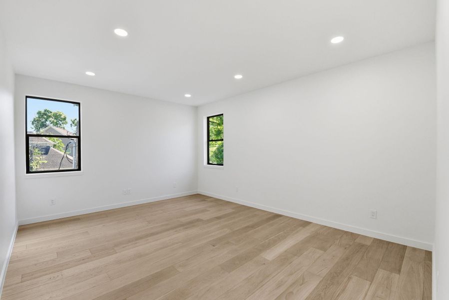 Spacious, unfurnished interior of a new home in , Houston (Image 33).