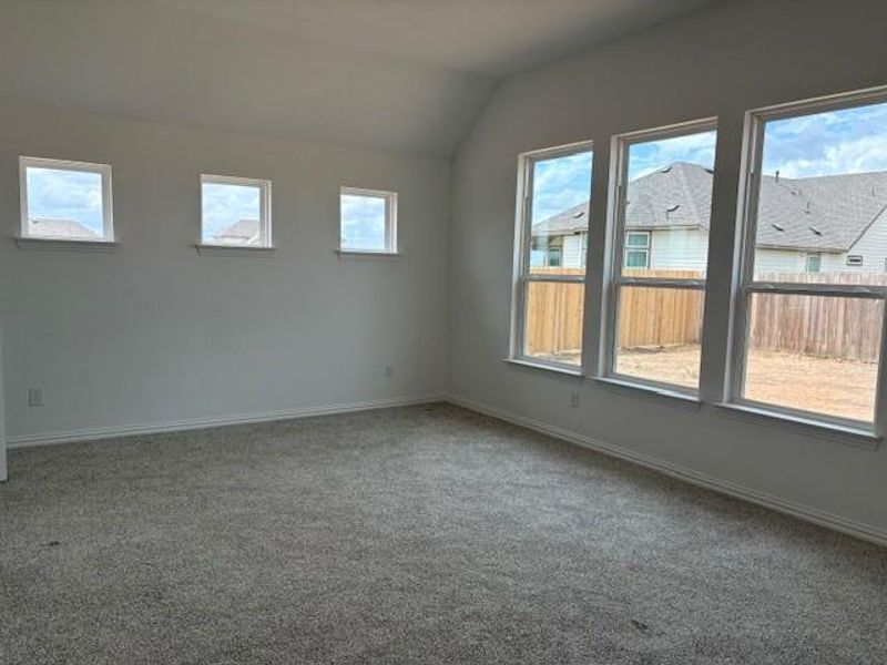 Spacious, unfurnished interior of a new home in Spring Creek, Taylor (Image 5).