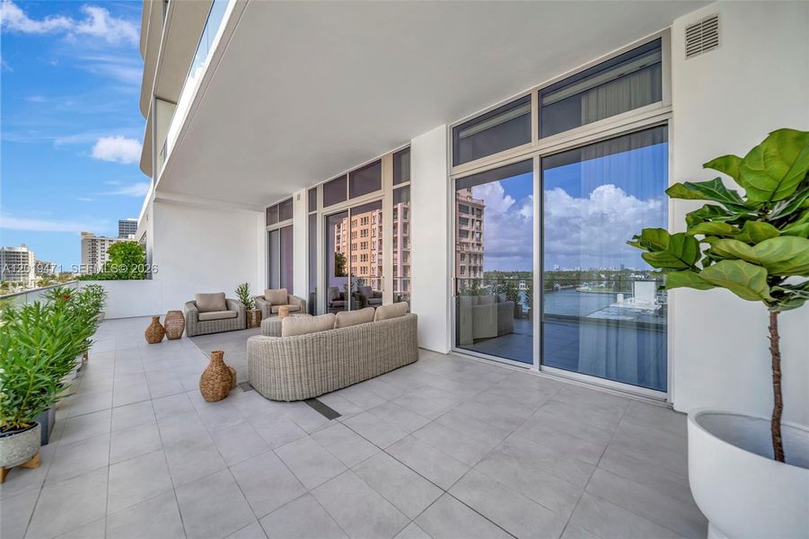 Exterior details and patio area of a home in , Fort Lauderdale (Image 23).