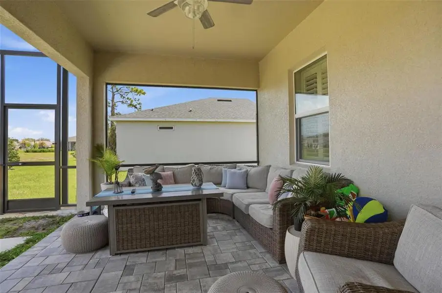 Exterior details and patio area of a home in , Weeki Wachee (Image 4).