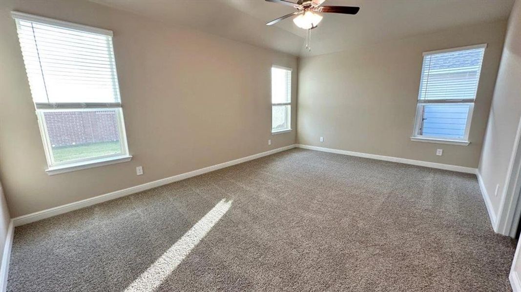 Spacious, unfurnished interior of a new home in Rock Creek Ranch, Fort Worth (Image 16).