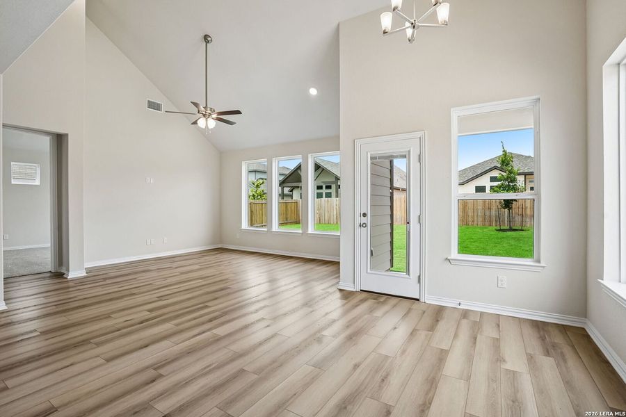 Spacious, unfurnished interior of a new home in Veranda, San Antonio (Image 15).