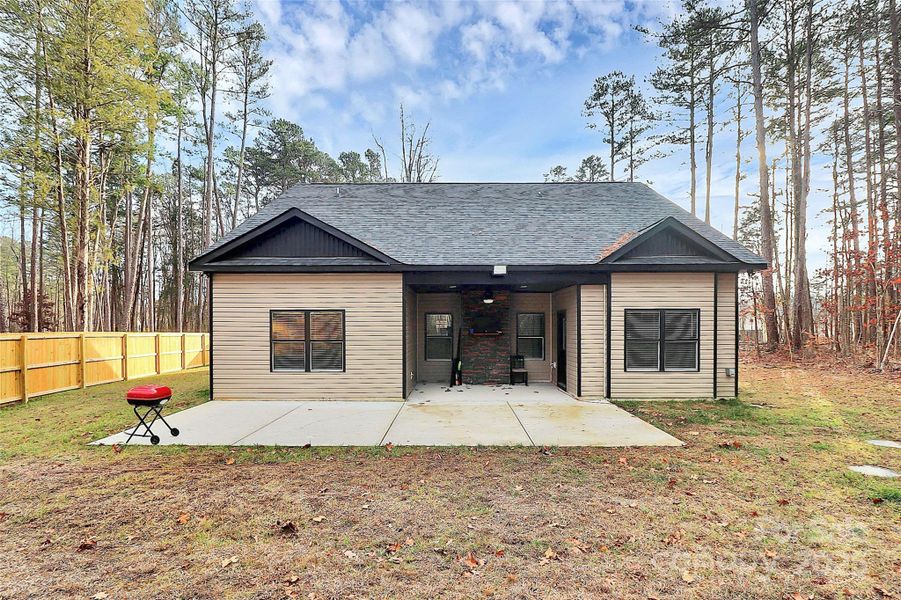 Exterior details and patio area of a home in , Charlotte (Image 3).